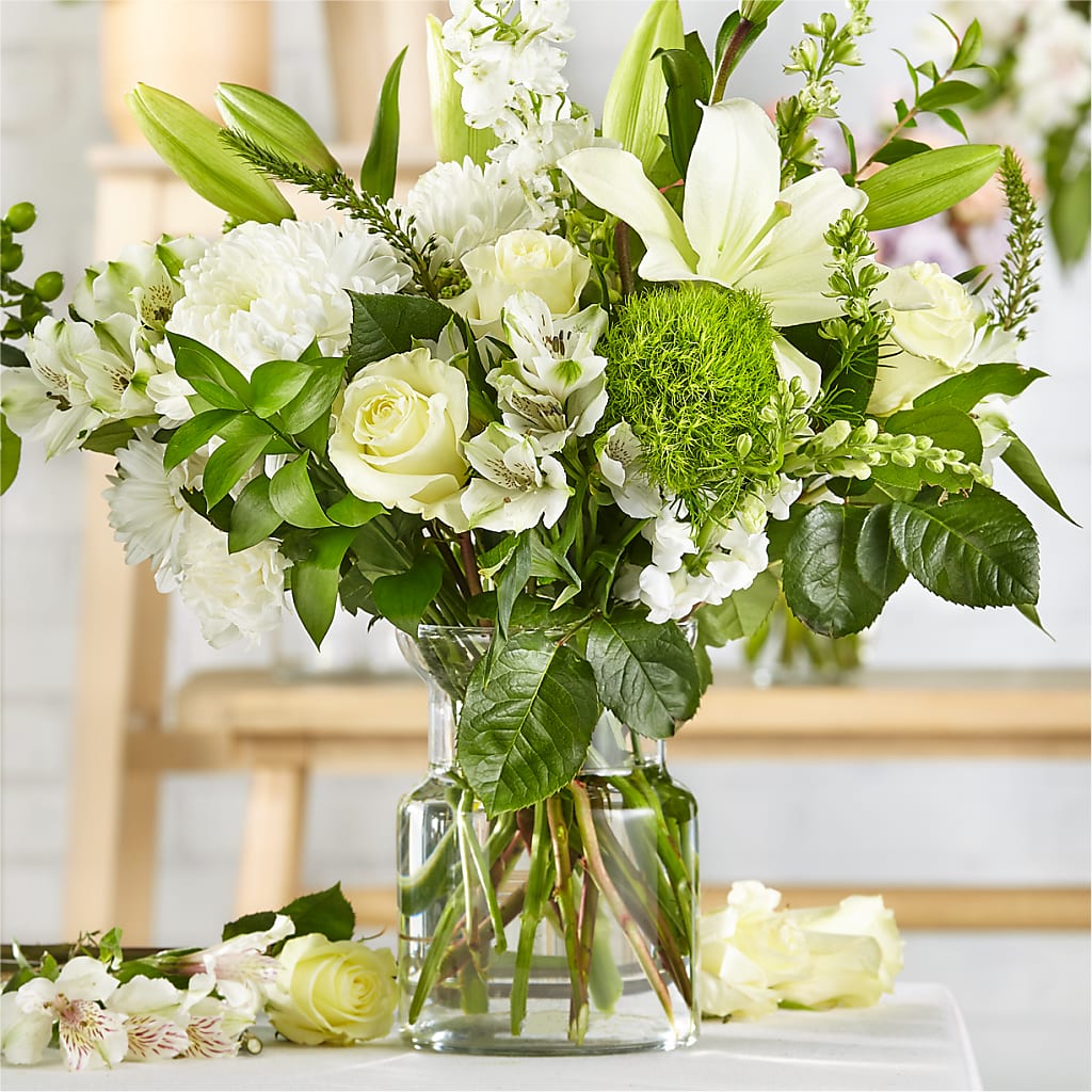 Classic Ivory – A Florist Original – Four Seasons Florist, Clarksville TN