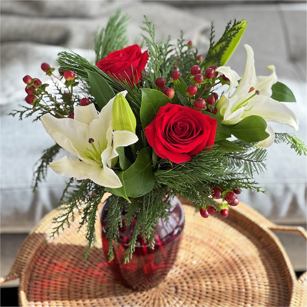 Evergreen Delight Bouquet –  Four Seasons Florist, Clarksville TN